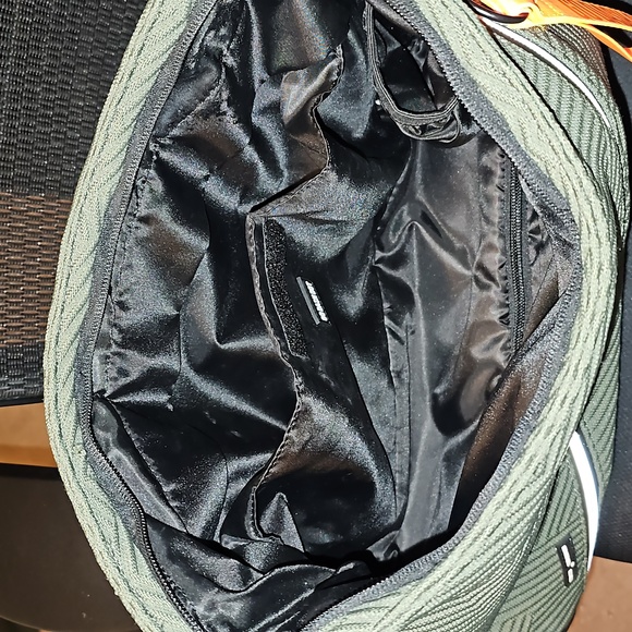 Olive Go Dash Dot tote/gym Infinity bag - Picture 9 of 12